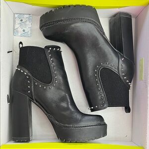 Gianni Bini Raantatwo Studded Black Platform Ankle Boots size 8